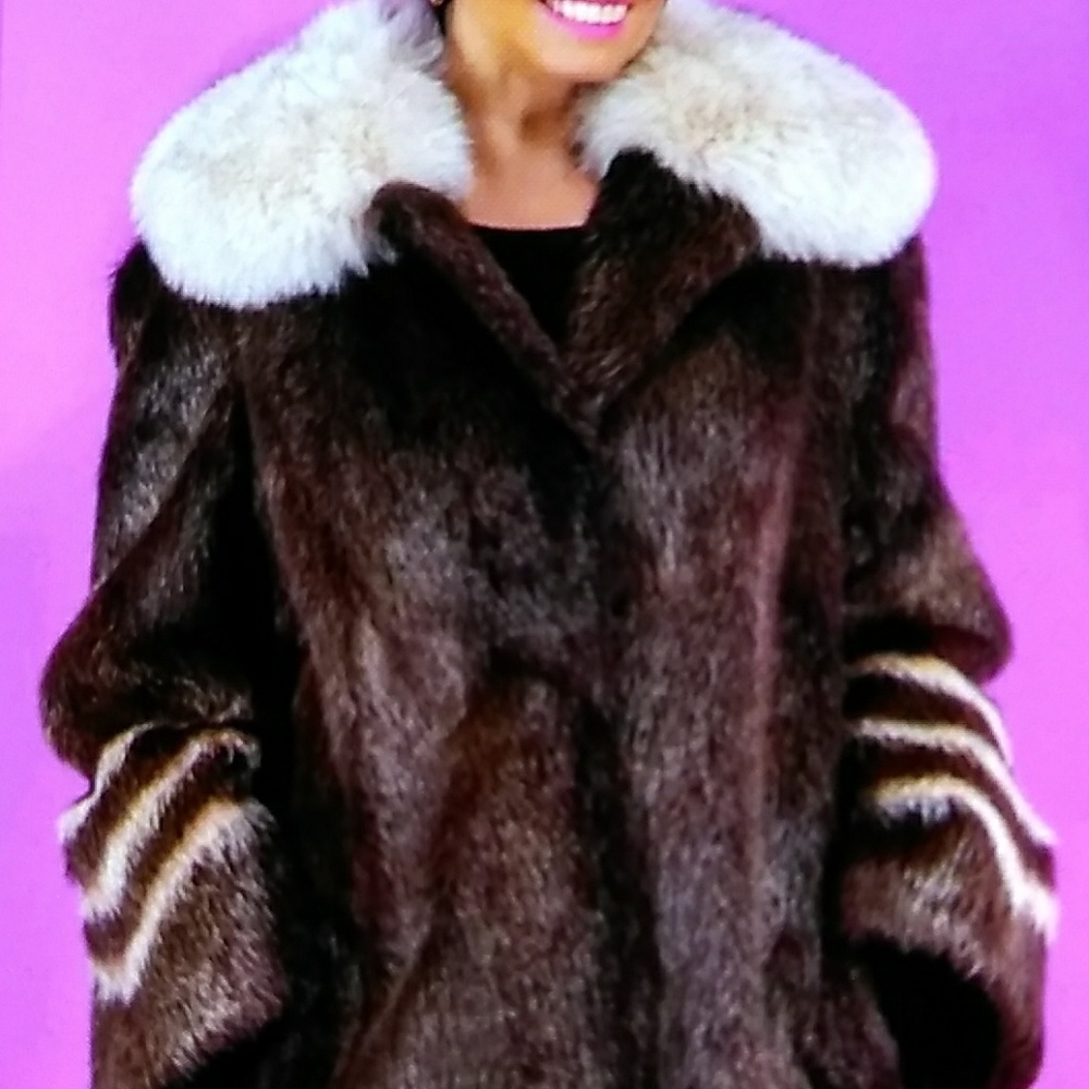 🛑 SOLID TO LISA Stunning Blue Fox Collar Fur Coat - Picture 3 of 8